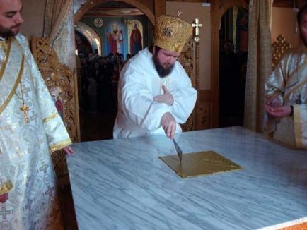 Se "roagă" pentru Popa: Episcopul Sofronie l-a umilit pe Radu Ţîrle în biserică